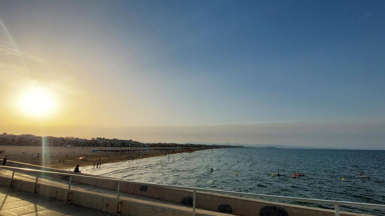 Autentico Velero En Valencia Buitenkant foto